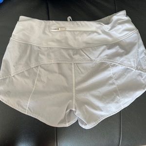 Lululemon white speed up mid rise lined 4inch